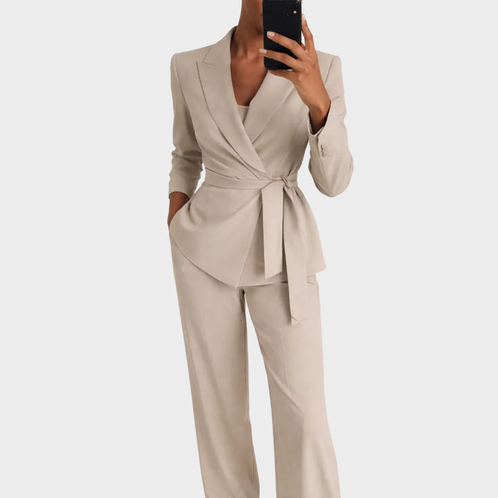 Weronika - Suit with ties