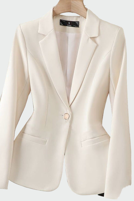 Emily - A jacket in a modern, elegant cut